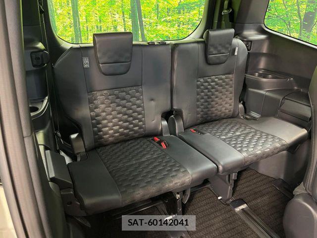 Toyota VOXY HYBRID 2023-07 8686909-9