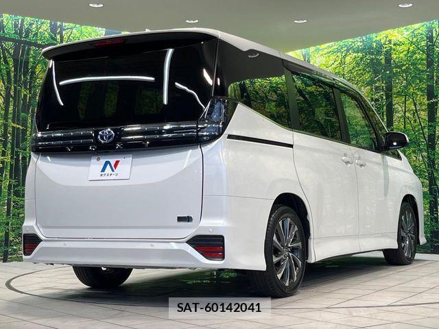 Toyota VOXY HYBRID 2023-07 8686909-17