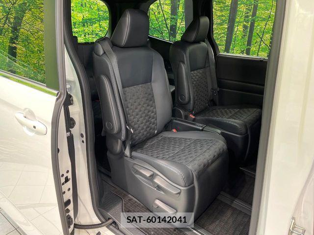 Toyota VOXY HYBRID 2023-07 8686909-8