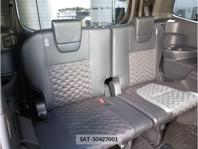 Toyota VOXY HYBRID 2024-06 8686913-9