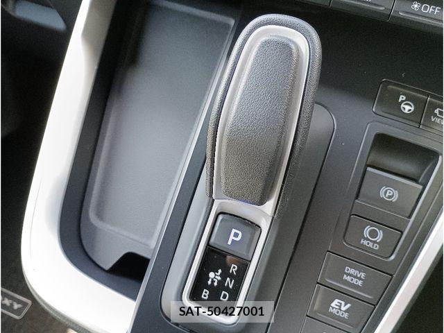 Toyota VOXY HYBRID 2024-06 8686913-19