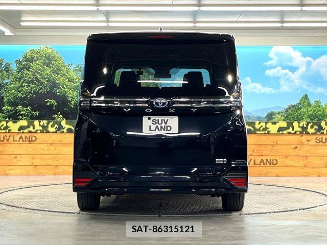 Toyota VOXY HYBRID 2023-02 8686911-14