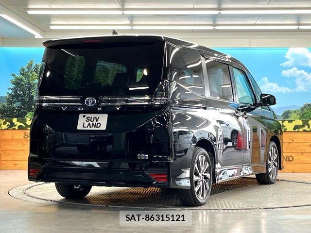 Toyota VOXY HYBRID 2023-02 8686911-16