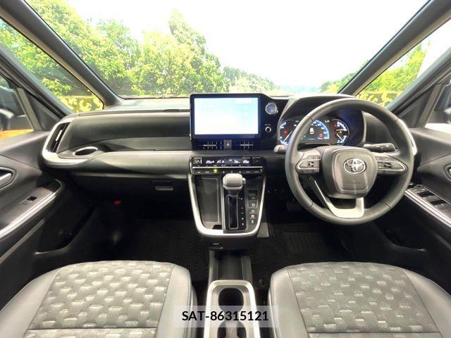 Toyota VOXY HYBRID 2023-02 8686911-1