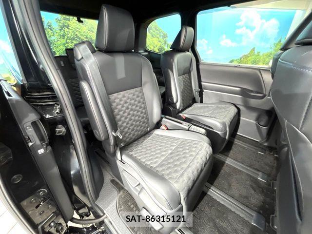 Toyota VOXY HYBRID 2023-02 8686911-8
