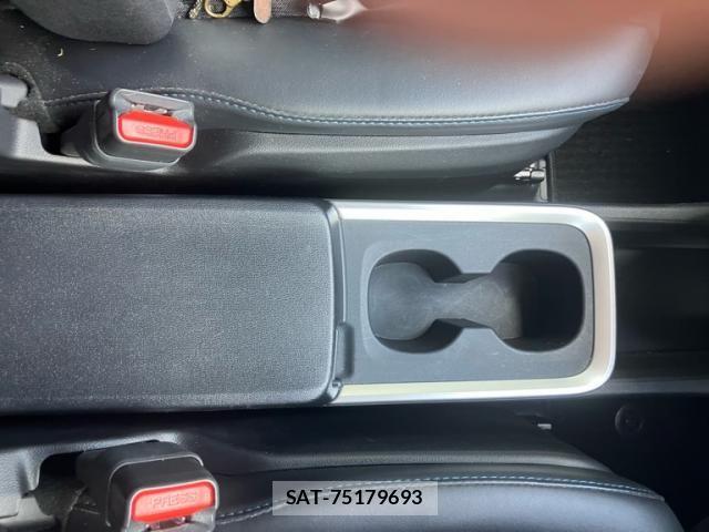 Toyota VOXY HYBRID 2023-10 8686912-10