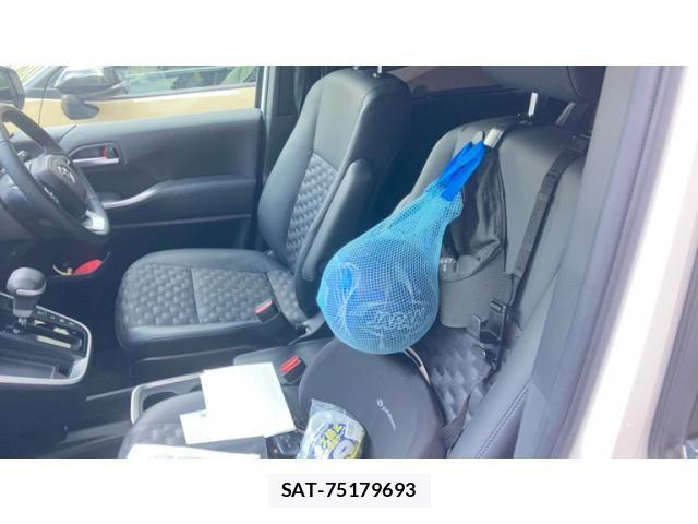 Toyota VOXY HYBRID 2023-10 8686912-16