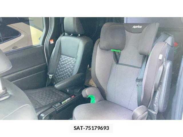 Toyota VOXY HYBRID 2023-10 8686912-17