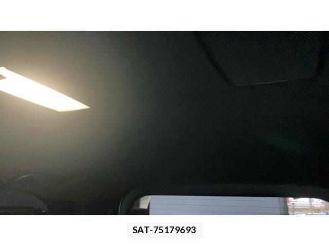Toyota VOXY HYBRID 2023-10 8686912-18