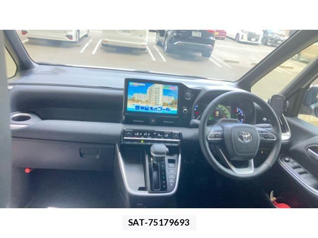 Toyota VOXY HYBRID 2023-10 8686912-22