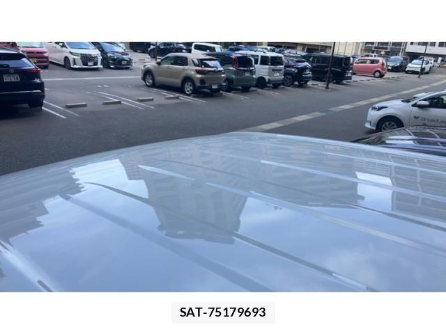Toyota VOXY HYBRID 2023-10 8686912-24