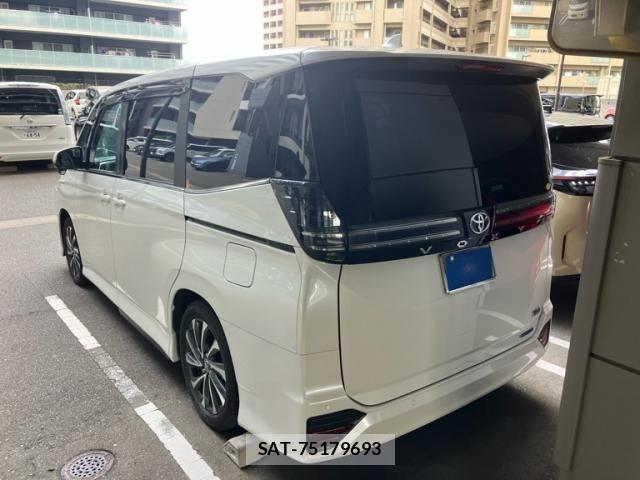 Toyota VOXY HYBRID 2023-10 8686912-4