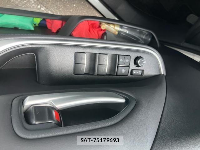 Toyota VOXY HYBRID 2023-10 8686912-5