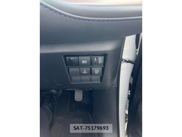 Toyota VOXY HYBRID 2023-10 8686912-6