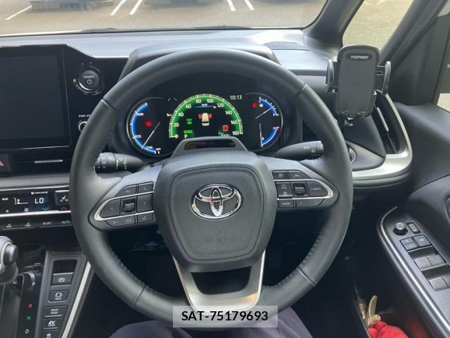 Toyota VOXY HYBRID 2023-10 8686912-7