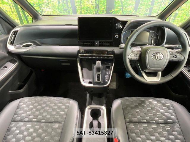 Toyota VOXY HYBRID 2024-02 8686907-1