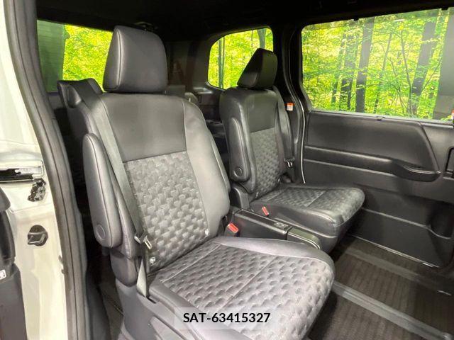 Toyota VOXY HYBRID 2024-02 8686907-8