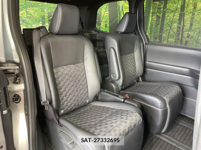 Toyota VOXY HYBRID 2025-08 8686905-8