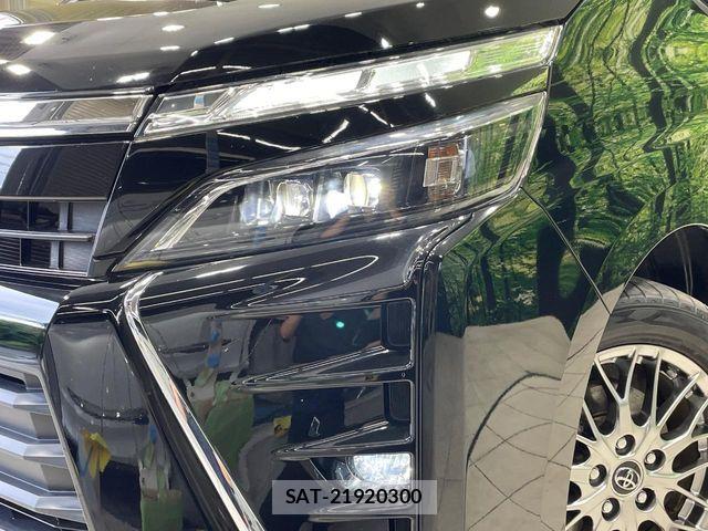 Toyota VOXY HYBRID 2018-01 8686915-12