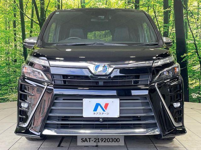 Toyota VOXY HYBRID 2018-01 8686915-14