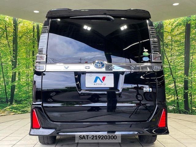 Toyota VOXY HYBRID 2018-01 8686915-15