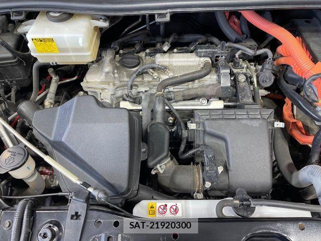 Toyota VOXY HYBRID 2018-01 8686915-17