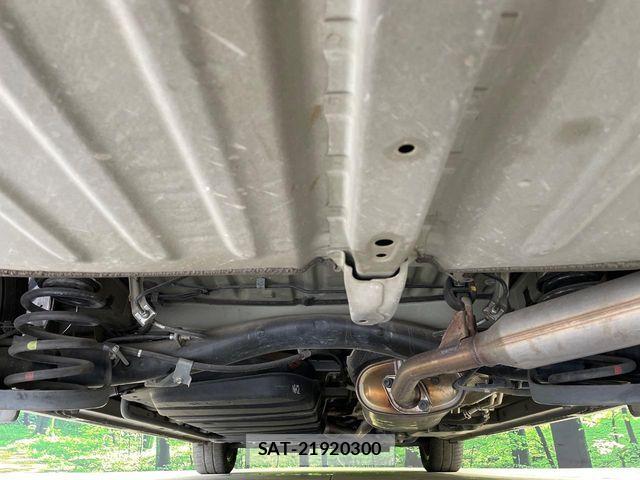 Toyota VOXY HYBRID 2018-01 8686915-18