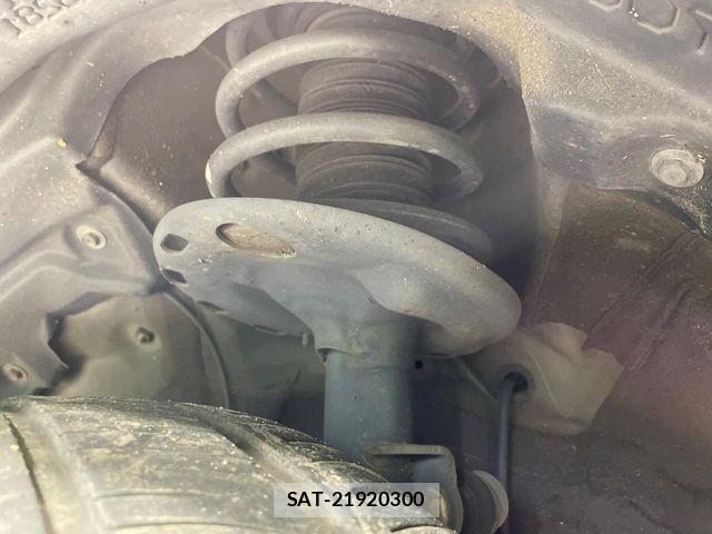 Toyota VOXY HYBRID 2018-01 8686915-19