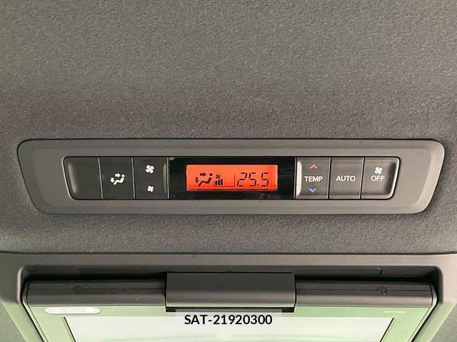 Toyota VOXY HYBRID 2018-01 8686915-6