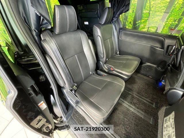 Toyota VOXY HYBRID 2018-01 8686915-8