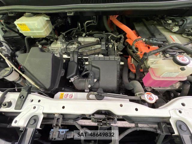 Toyota VOXY HYBRID 2017-11 8686917-17