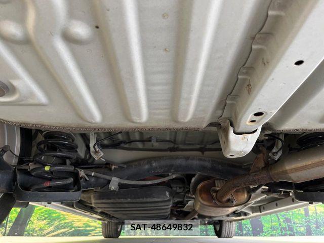 Toyota VOXY HYBRID 2017-11 8686917-18