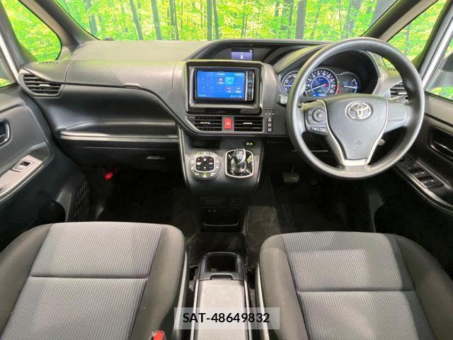 Toyota VOXY HYBRID 2017-11 8686917-1