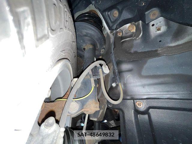 Toyota VOXY HYBRID 2017-11 8686917-19