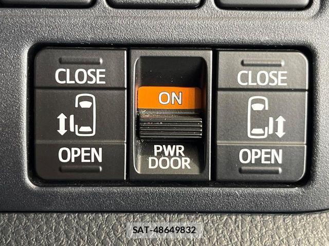Toyota VOXY HYBRID 2017-11 8686917-2