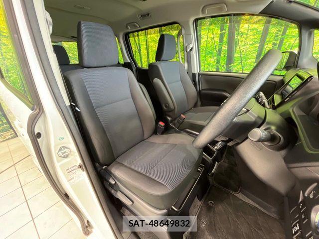 Toyota VOXY HYBRID 2017-11 8686917-7