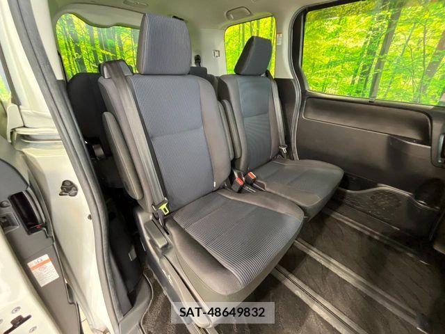 Toyota VOXY HYBRID 2017-11 8686917-8