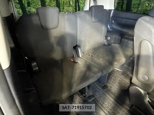 Toyota VOXY HYBRID 2014-03 8686918-9