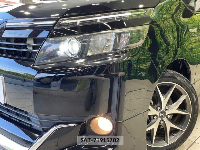 Toyota VOXY HYBRID 2014-03 8686918-12