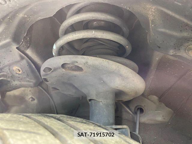 Toyota VOXY HYBRID 2014-03 8686918-19