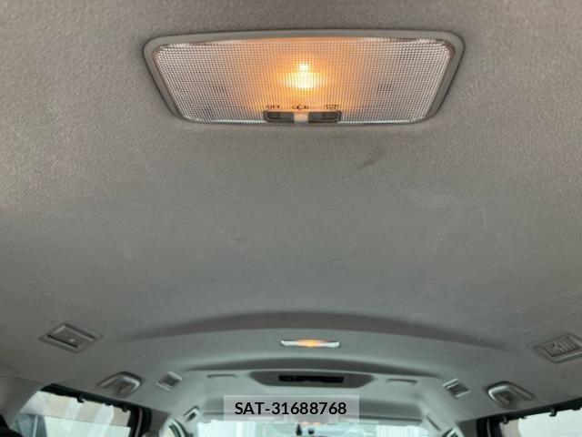 Toyota VOXY HYBRID 2014-07 8746811-12