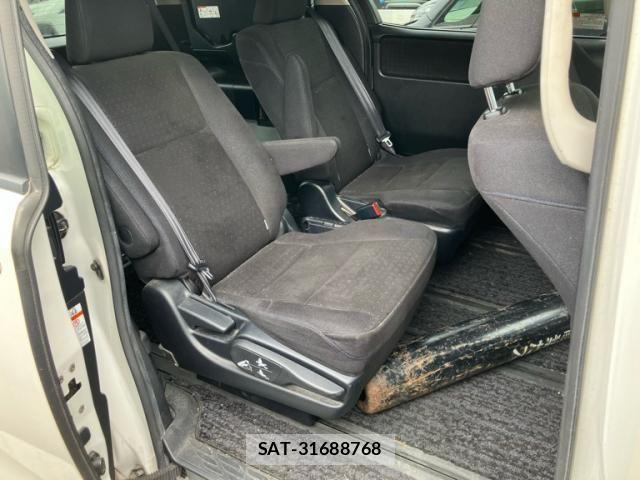 Toyota VOXY HYBRID 2014-07 8746811-13