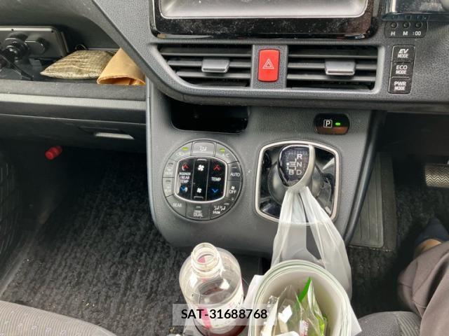Toyota VOXY HYBRID 2014-07 8746811-22