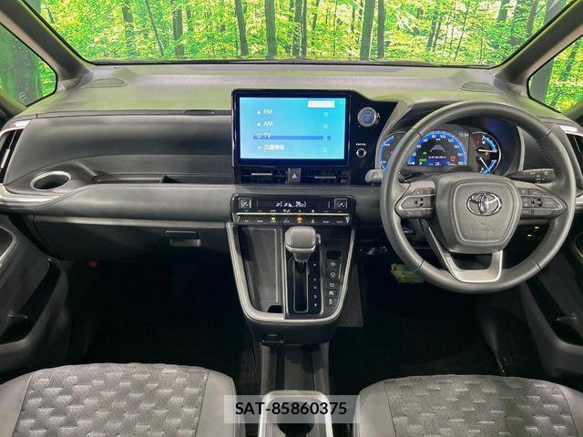 Toyota VOXY HYBRID 2023-06 8746794-1