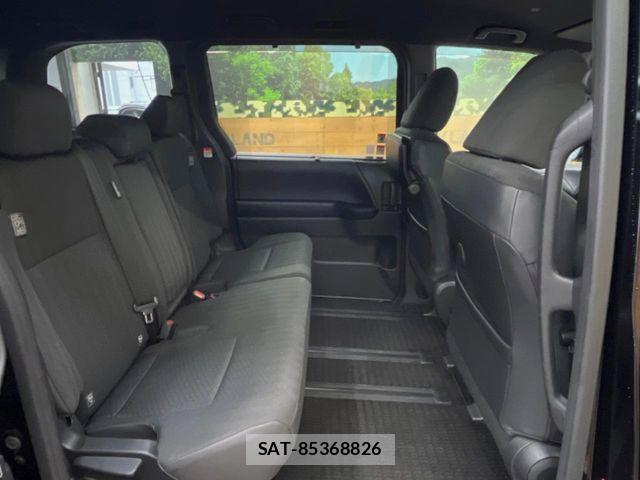 Toyota VOXY HYBRID 2023-10 8746798-9