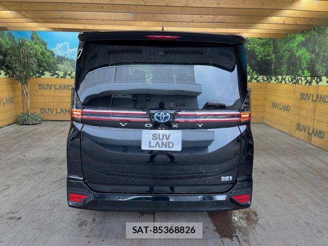 Toyota VOXY HYBRID 2023-10 8746798-16