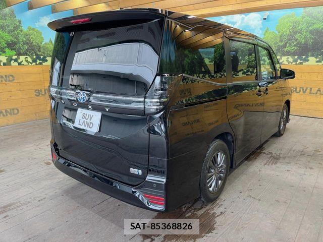 Toyota VOXY HYBRID 2023-10 8746798-18