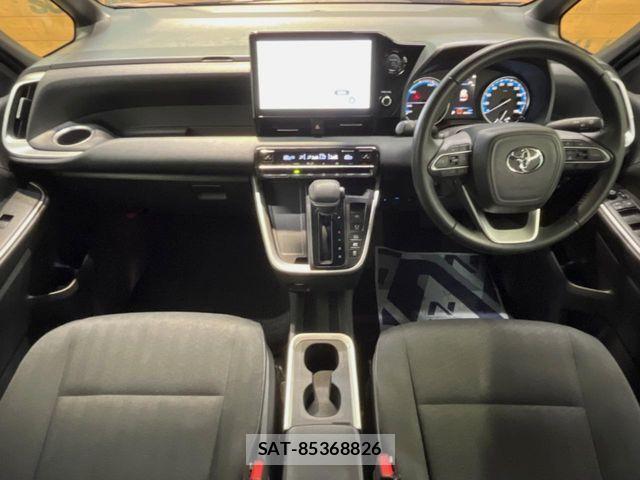 Toyota VOXY HYBRID 2023-10 8746798-1