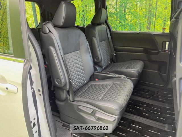 Toyota VOXY HYBRID 2024-02 8746795-8