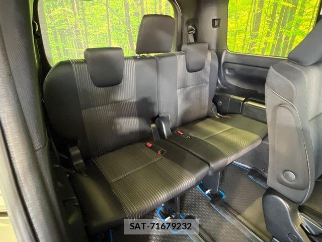 Toyota VOXY HYBRID 2018-05 8746802-10